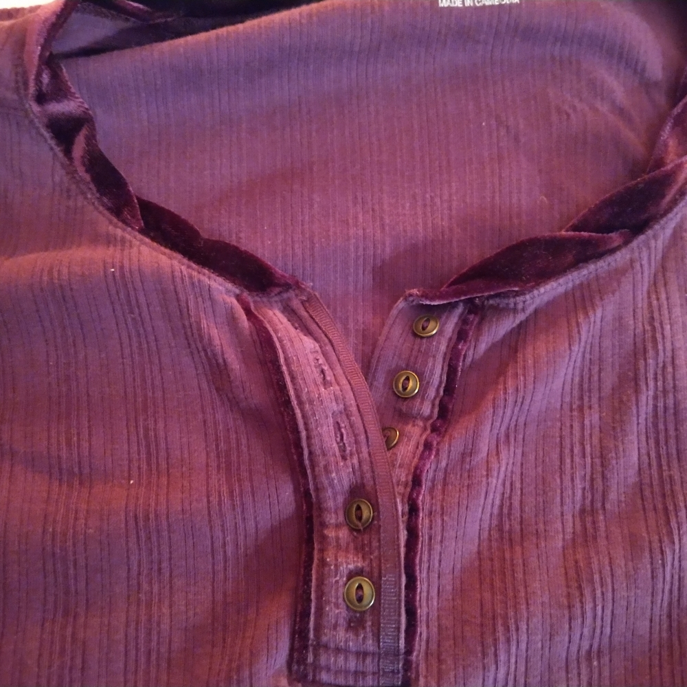 Eddie Bauer. Long Sleeved Tee Shirt